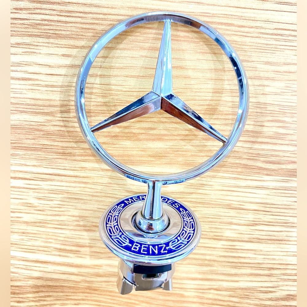 Front Hood Ornament Standing Star Badge Emblem x
Fit for Mercedes Benz C E S CLK